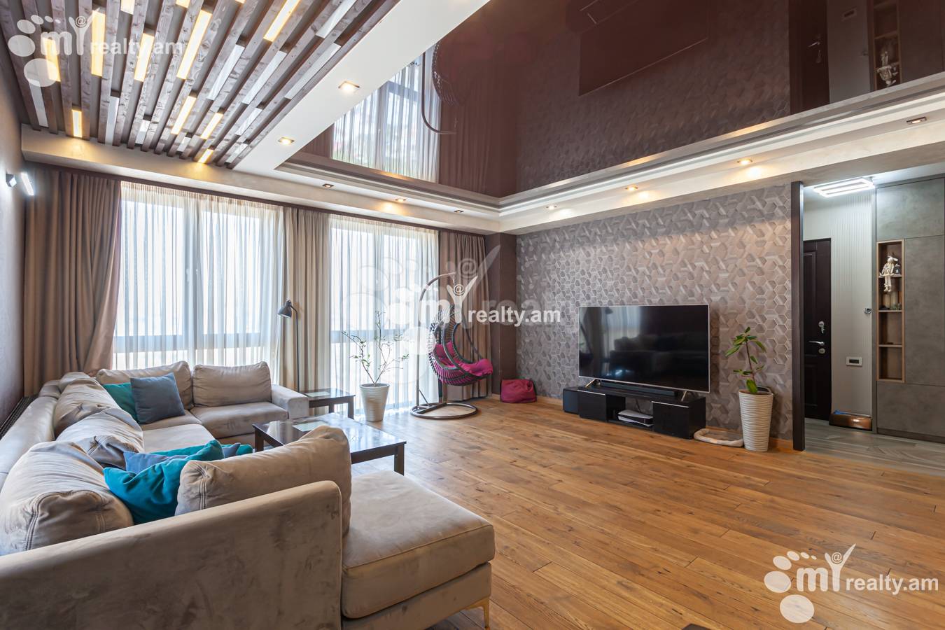 Купить 5 комнатную квартиру Вардананц ул, Центр Ереван, 152171