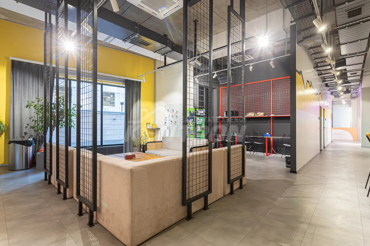 Commercial for rent خیابان میاسنیکیان, مرکز شهر ایروان, 157359