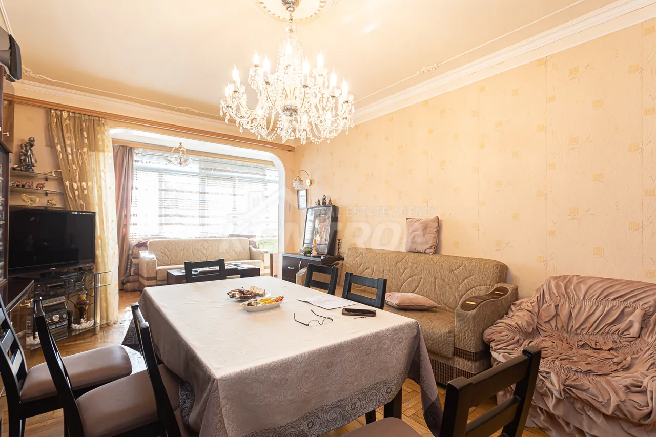 3 bedroom apartment for sale خیابان واهر. پاپازیان, عربگیر ایروان, 157435