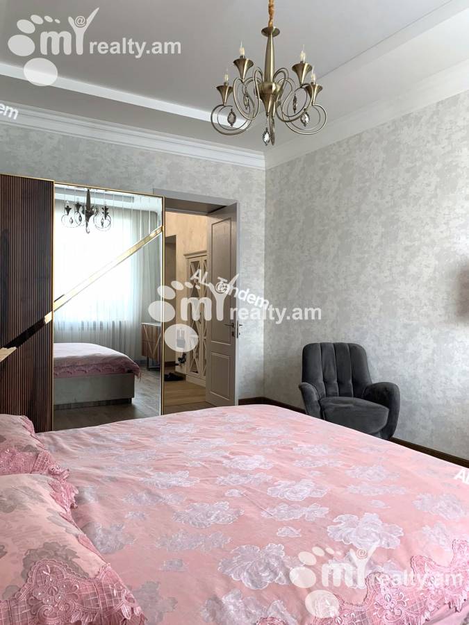 Купить 3 комнатную квартиру Вардананц ул, Центр Ереван, 143105