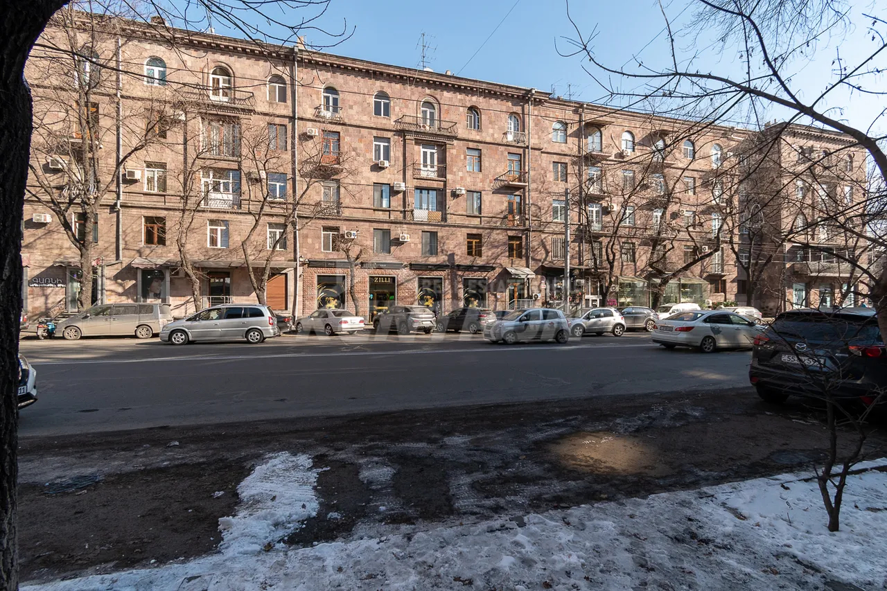 3 bedroom apartment for sale (خیابان باقرامیان (کِنترون, مرکز شهر ایروان, 158942