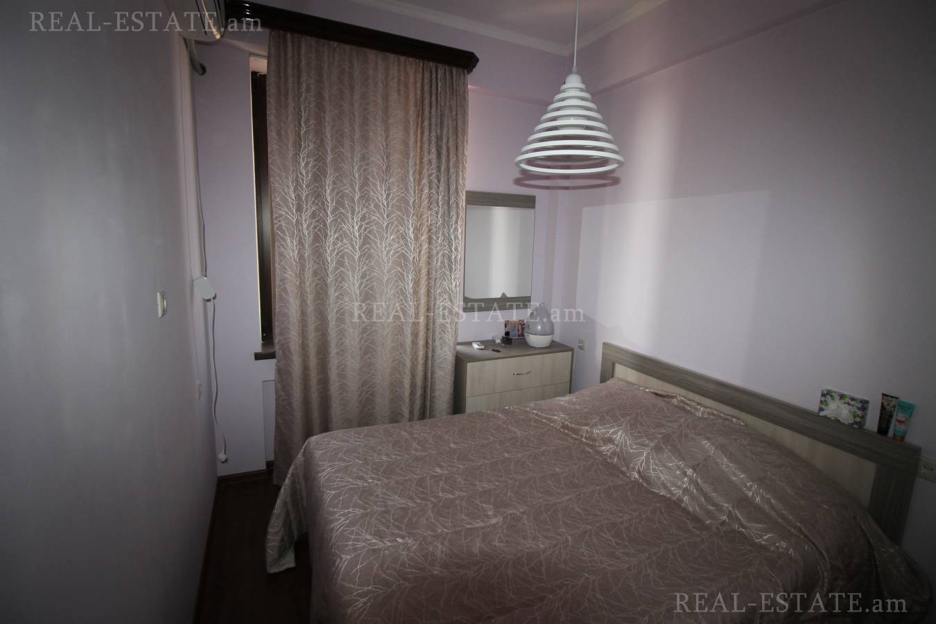 3 սենյականոց բնակարան  Մաշտոցի պող, Կենտրոն Երևան, 85314