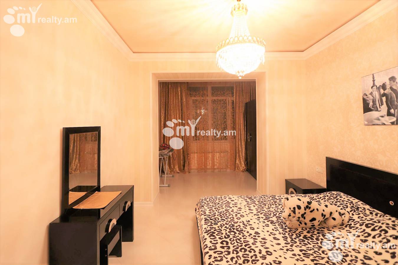 3 bedroom apartment for rent Abovyan St, Center Yerevan, 125985
