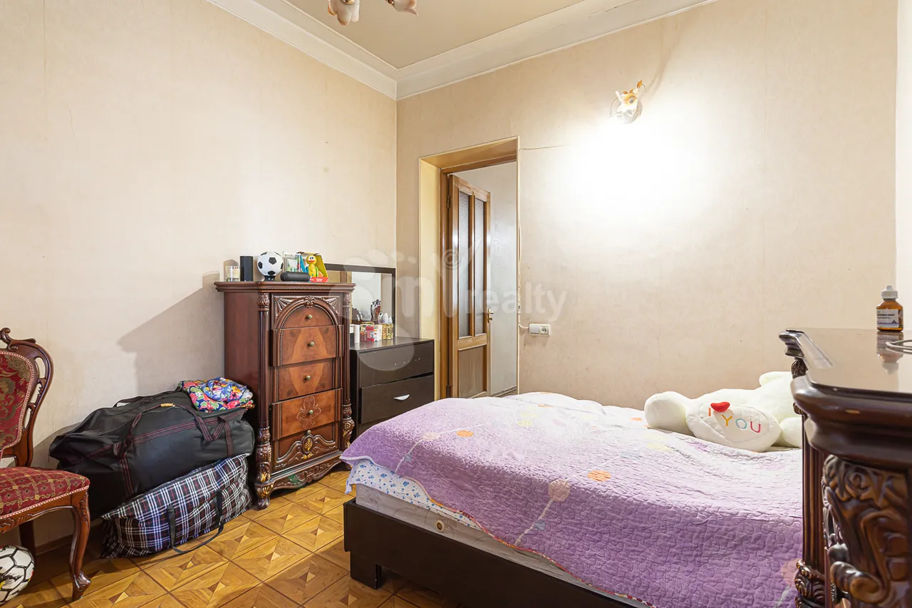 3 bedroom apartment for sale Paronyan St, Center Yerevan, 157421
