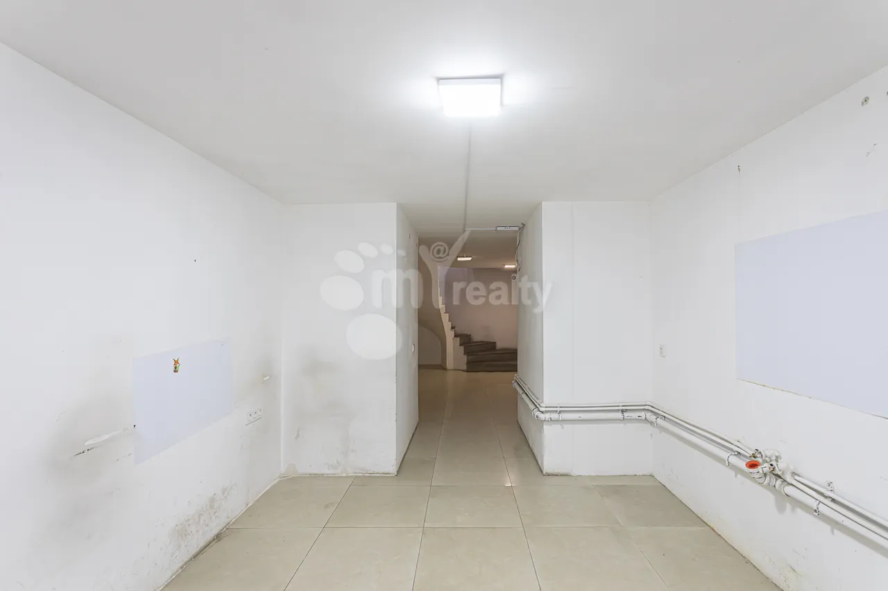 Commercial property for rent Vardanants St, Center Yerevan, 159999