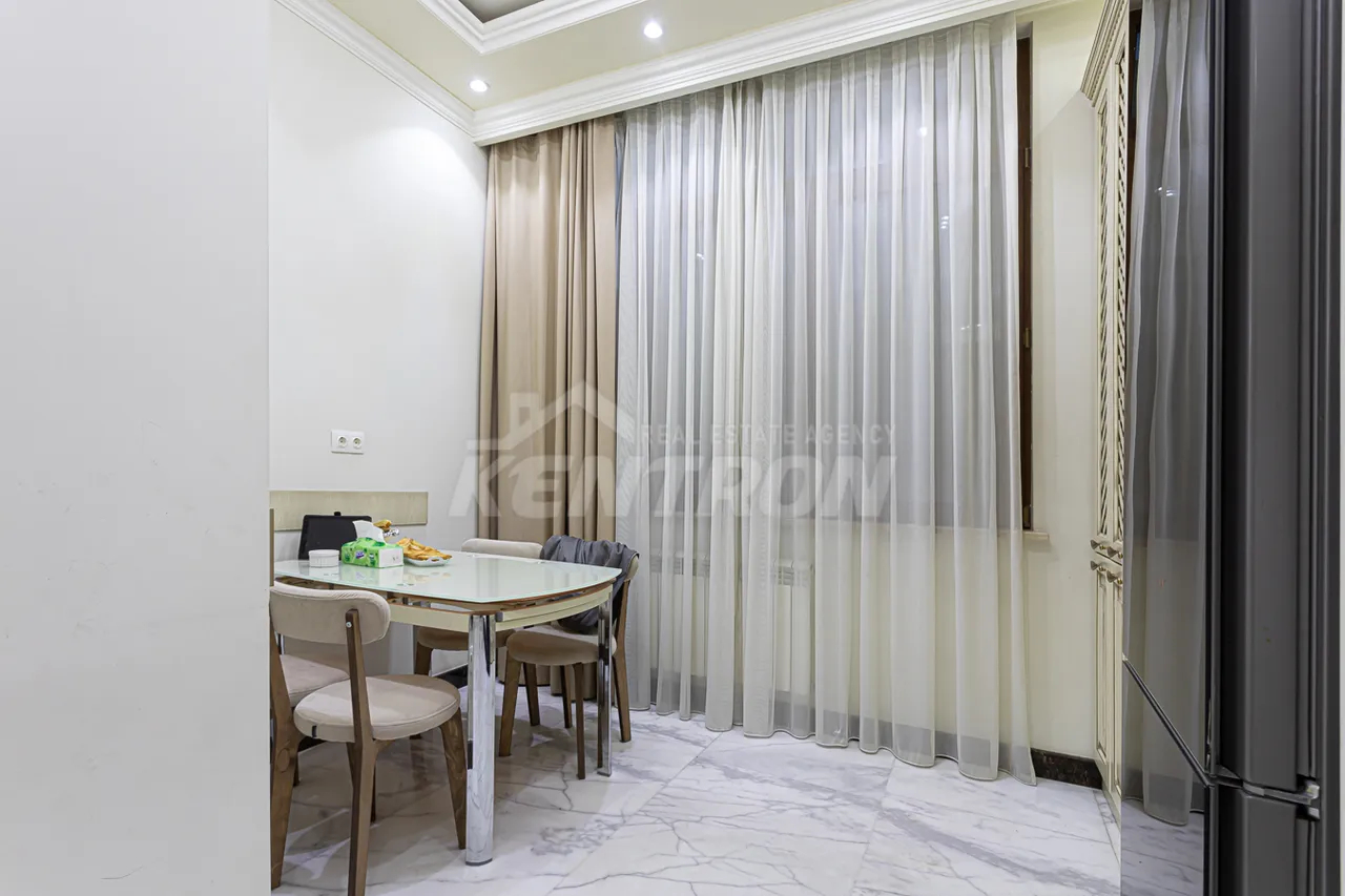 3 bedroom apartment for sale rue d'Abovyan, Center Yerevan, 157934