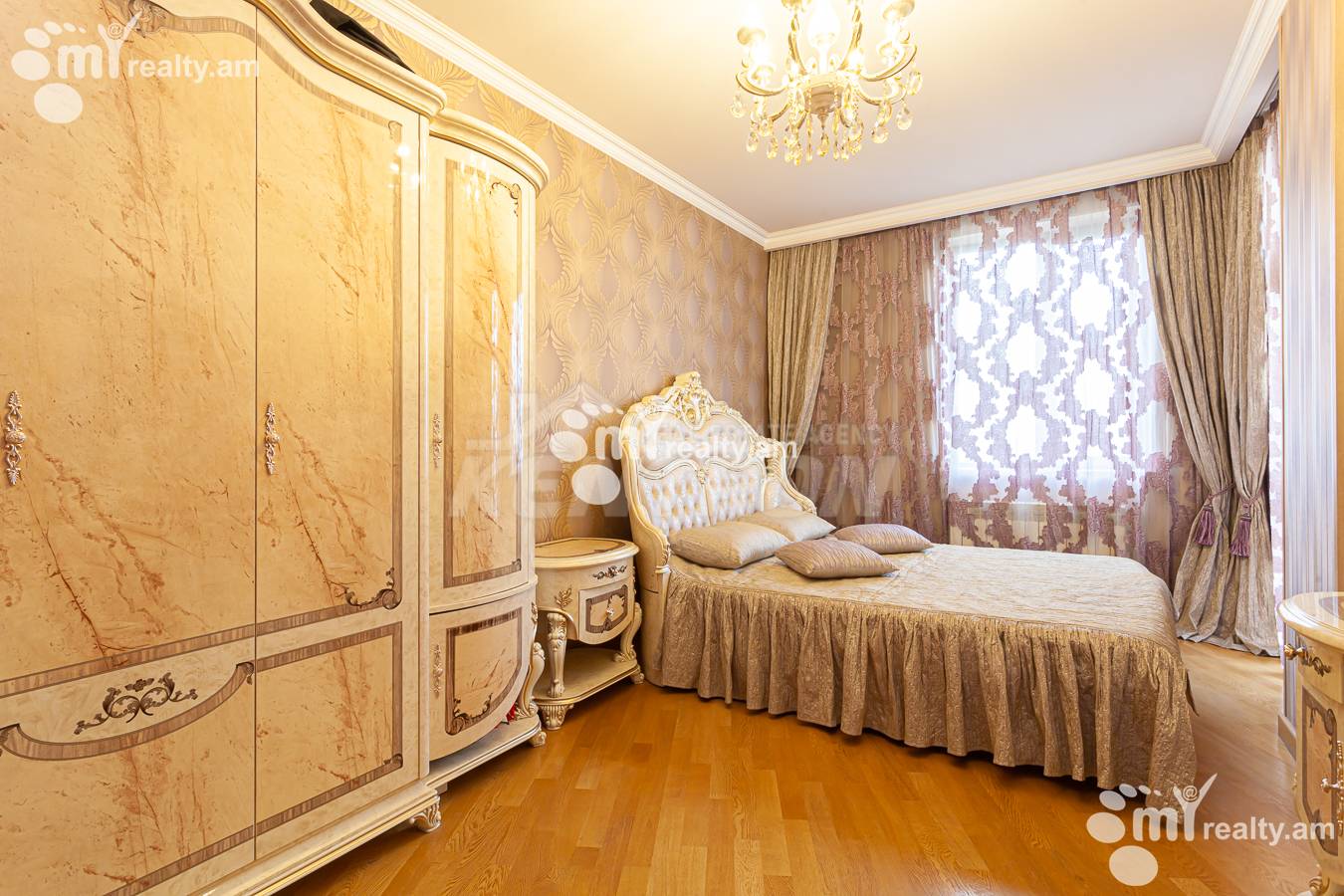 Купить 3 комнатную квартиру Саят-Нова пр, Центр Ереван, 155778