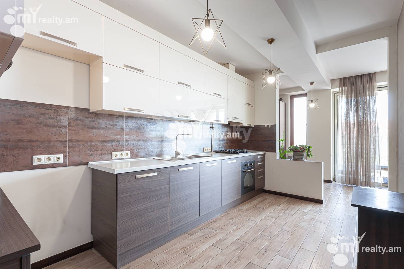 Купить 3 комнатную квартиру Антараин ул, Центр Ереван, 146541