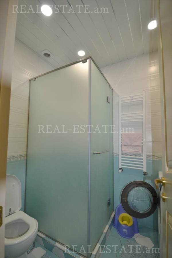 Купить 3 комнатную квартиру Орбели Ехбайрнери ул, Арабкир Ереван, 117321