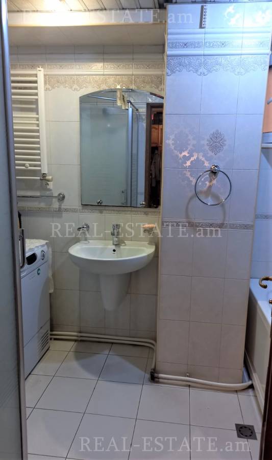 3 bedroom apartment for sale Amiryan St, Center Yerevan, 130315