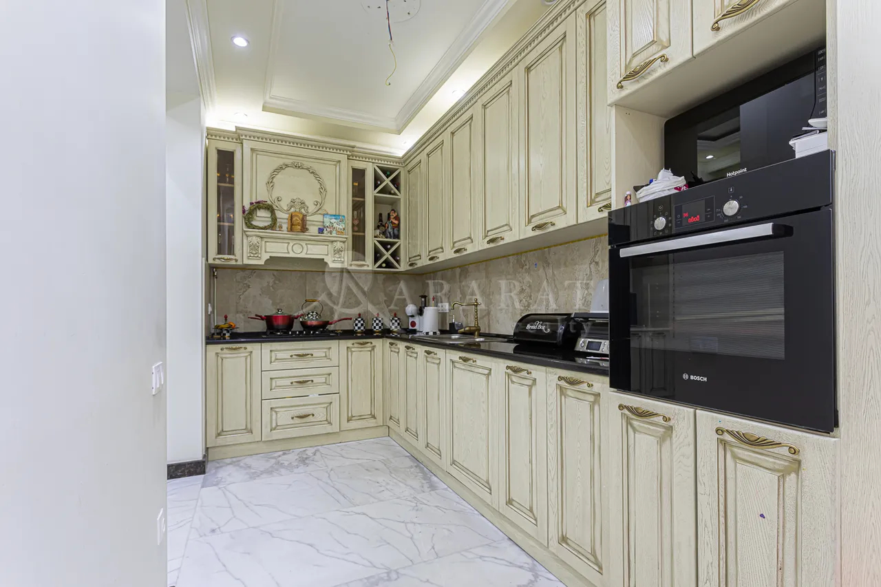 3 bedroom apartment for sale خیابان ابوویان, مرکز شهر ایروان, 157935