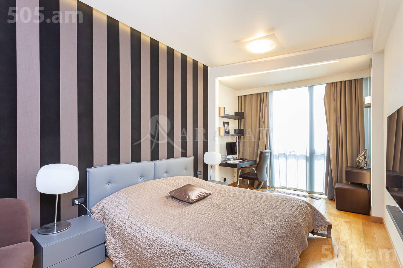 Купить 4 комнатную квартиру Вардананц ул, Центр Ереван, 154696