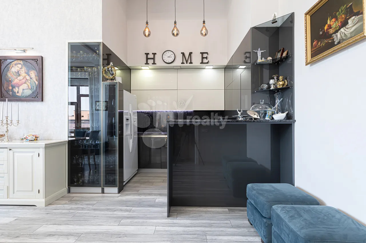 4 bedroom apartment for sale خیابان آدونس, عربگیر ایروان, 159646