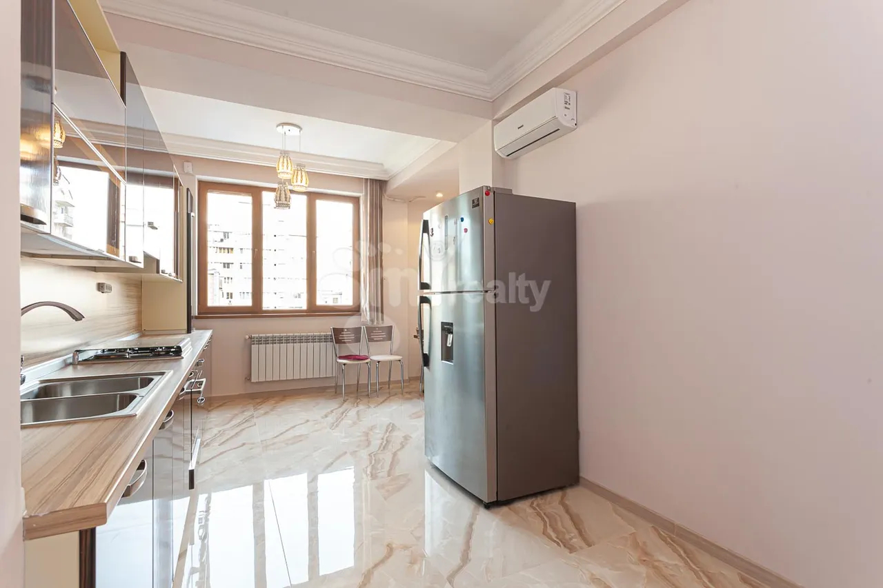 3 bedroom apartment for sale خیابان هامباردزومیان, عربگیر ایروان, 159978