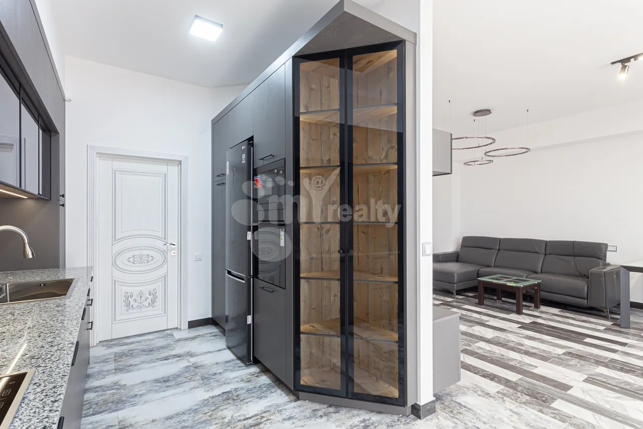 Снять 3 комнатную квартиру Паронян ул, Центр Ереван, 157980