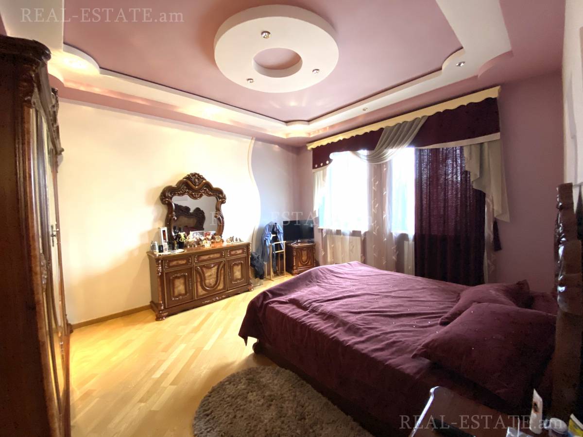 Купить дом Таиров ул., Центр Ереван, 118399