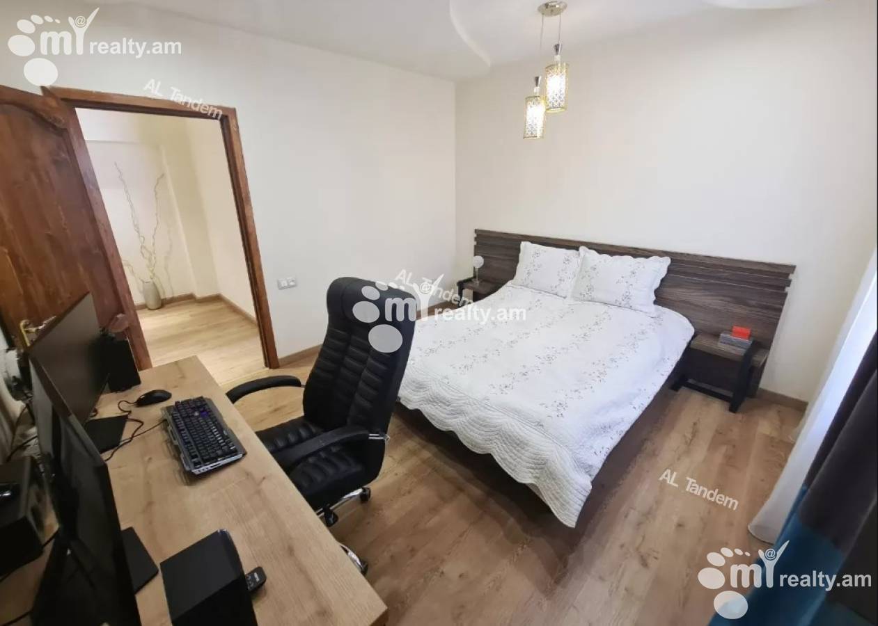 Купить 3 комнатную квартиру Сарян ул, Центр Ереван, 156667