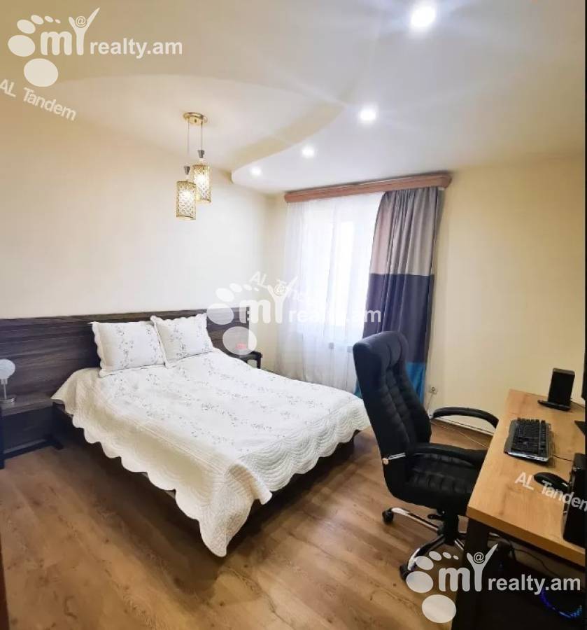 Купить 3 комнатную квартиру Сарян ул, Центр Ереван, 156667