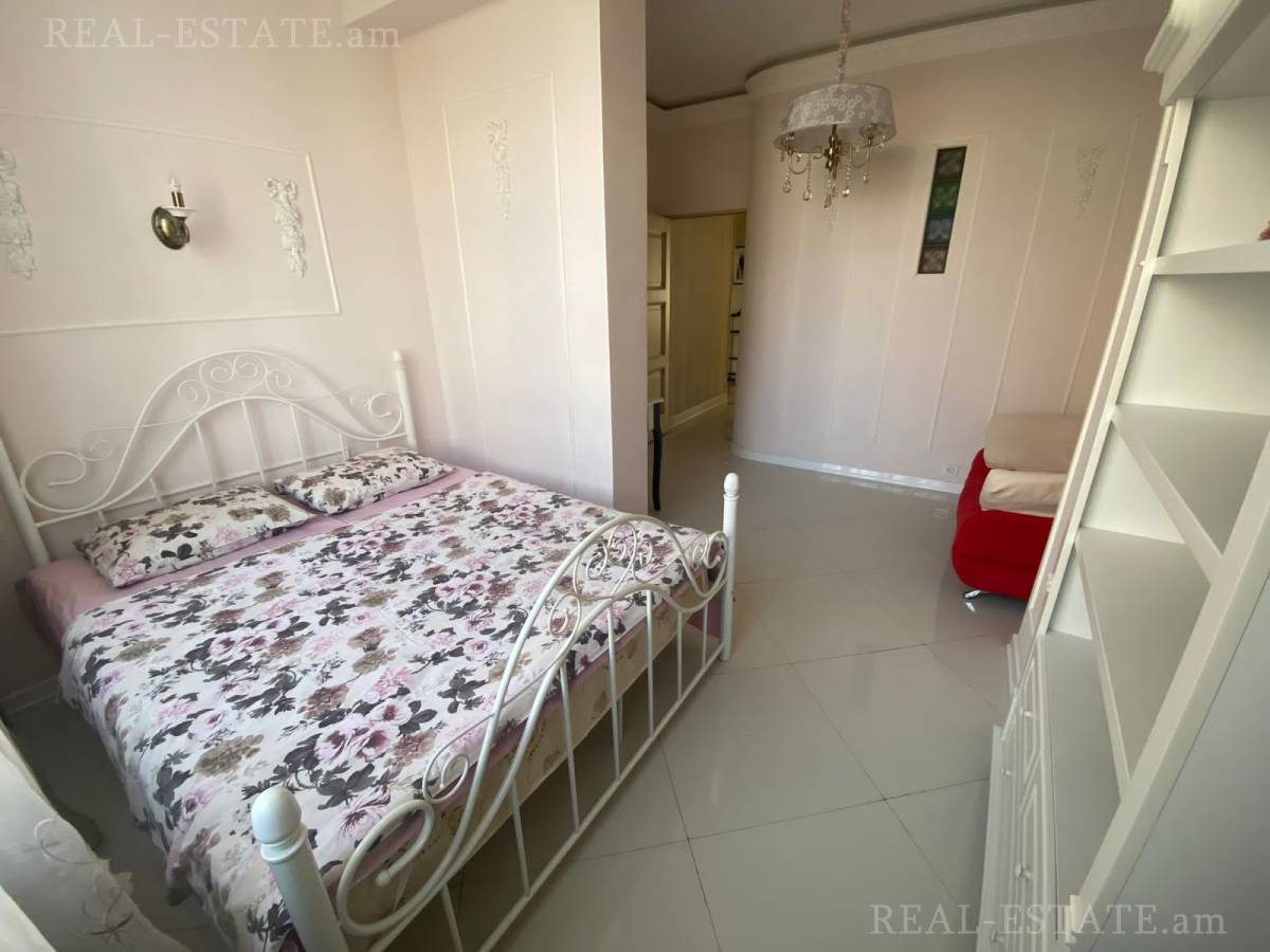 3 bedroom apartment for sale rue d'Abovyan, Center Yerevan, 140104