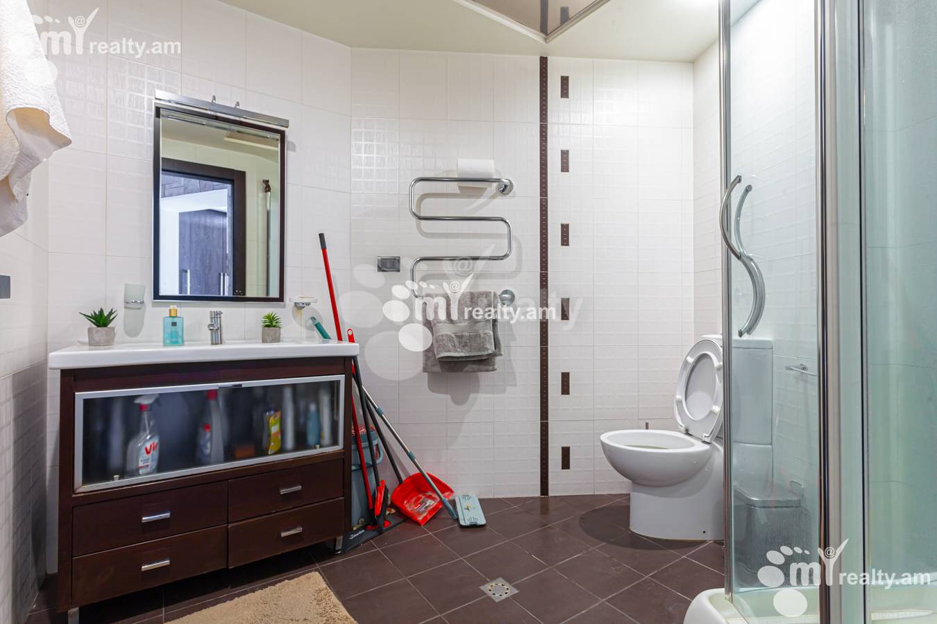 4 սենյականոց բնակարան  Իսահակյան փող, Կենտրոն Երևան, 151935