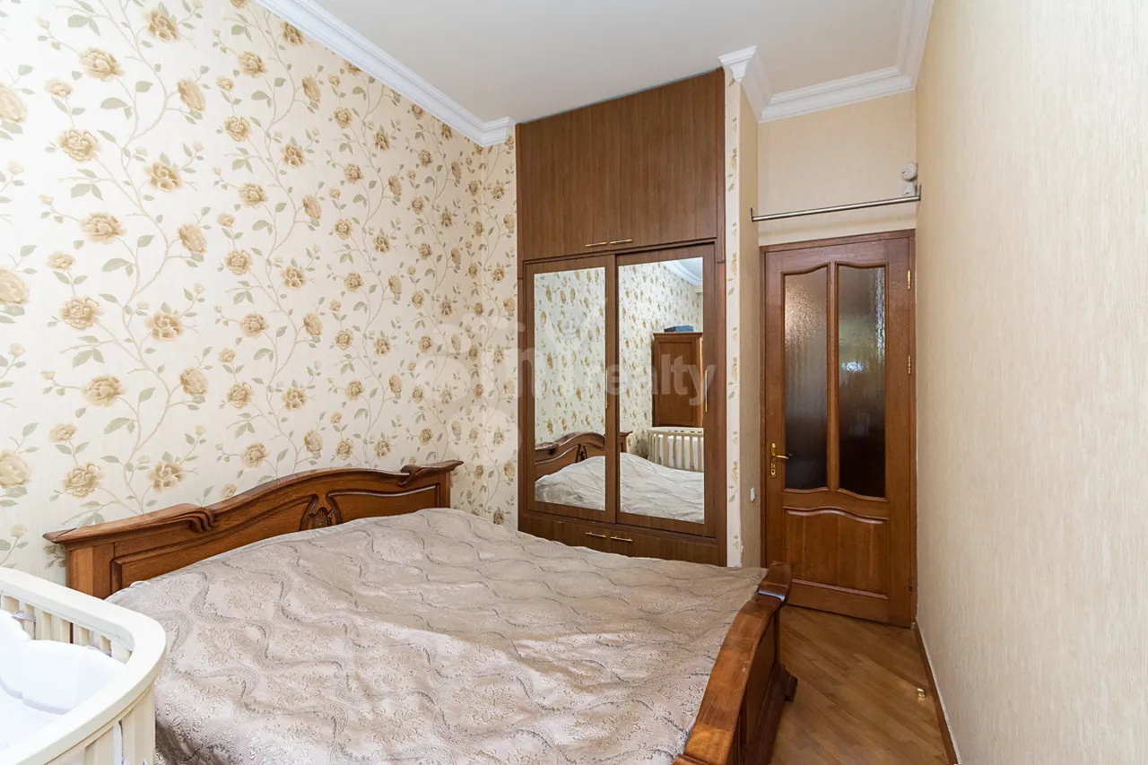 5 bedroom apartment for sale خیابان نعلبندیان, مرکز شهر ایروان, 160686