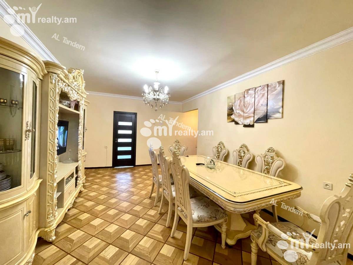 4 bedroom apartment for rent Abovyan St, Center Yerevan, 123258