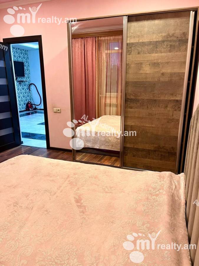 4 bedroom apartment for rent Abovyan St, Center Yerevan, 123258