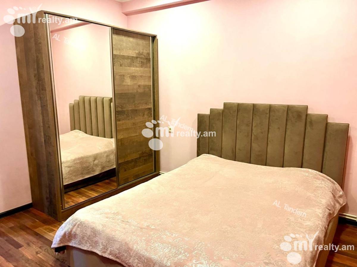 4 bedroom apartment for rent Abovyan St, Center Yerevan, 123258