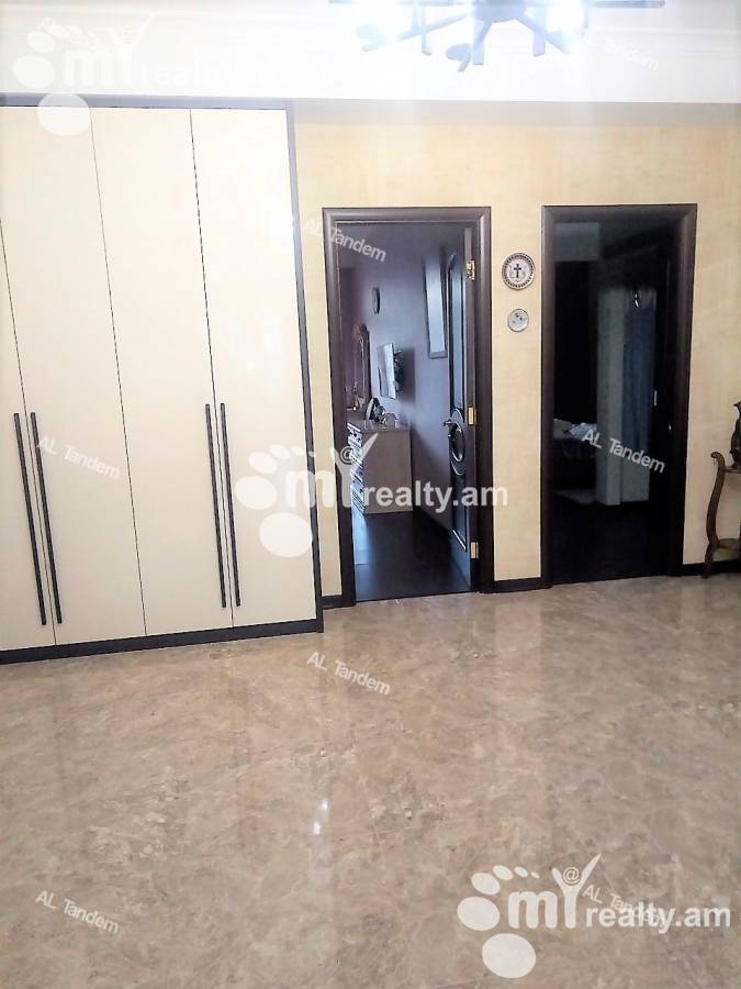 4 bedroom apartment for sale Fuchik St, Ajapnyak Yerevan, 124925