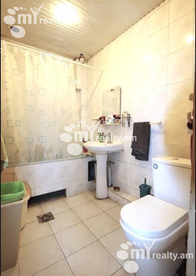 3 սենյականոց բնակարան  Մաշտոցի պող, Կենտրոն Երևան, 145019