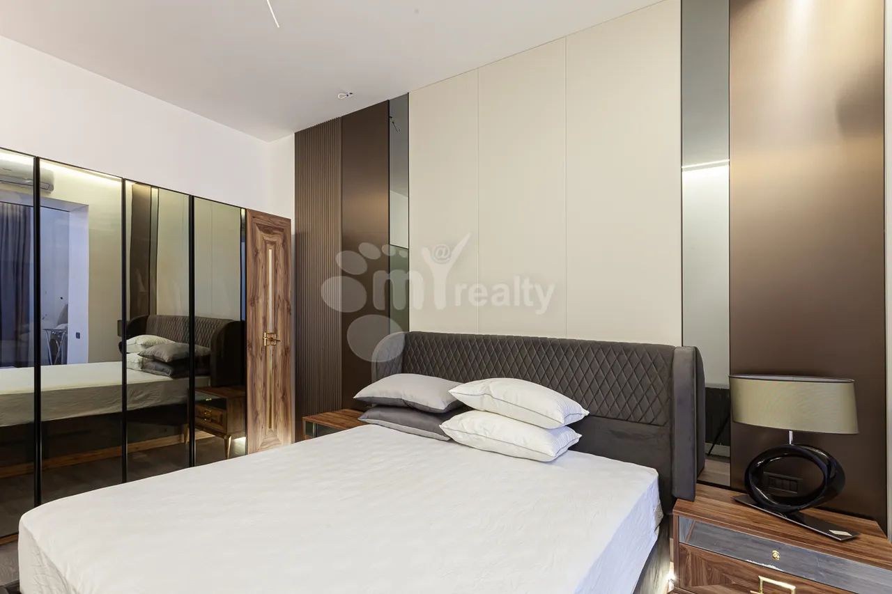 Купить 3 комнатную квартиру Маштоца пр, Центр Ереван, 160249