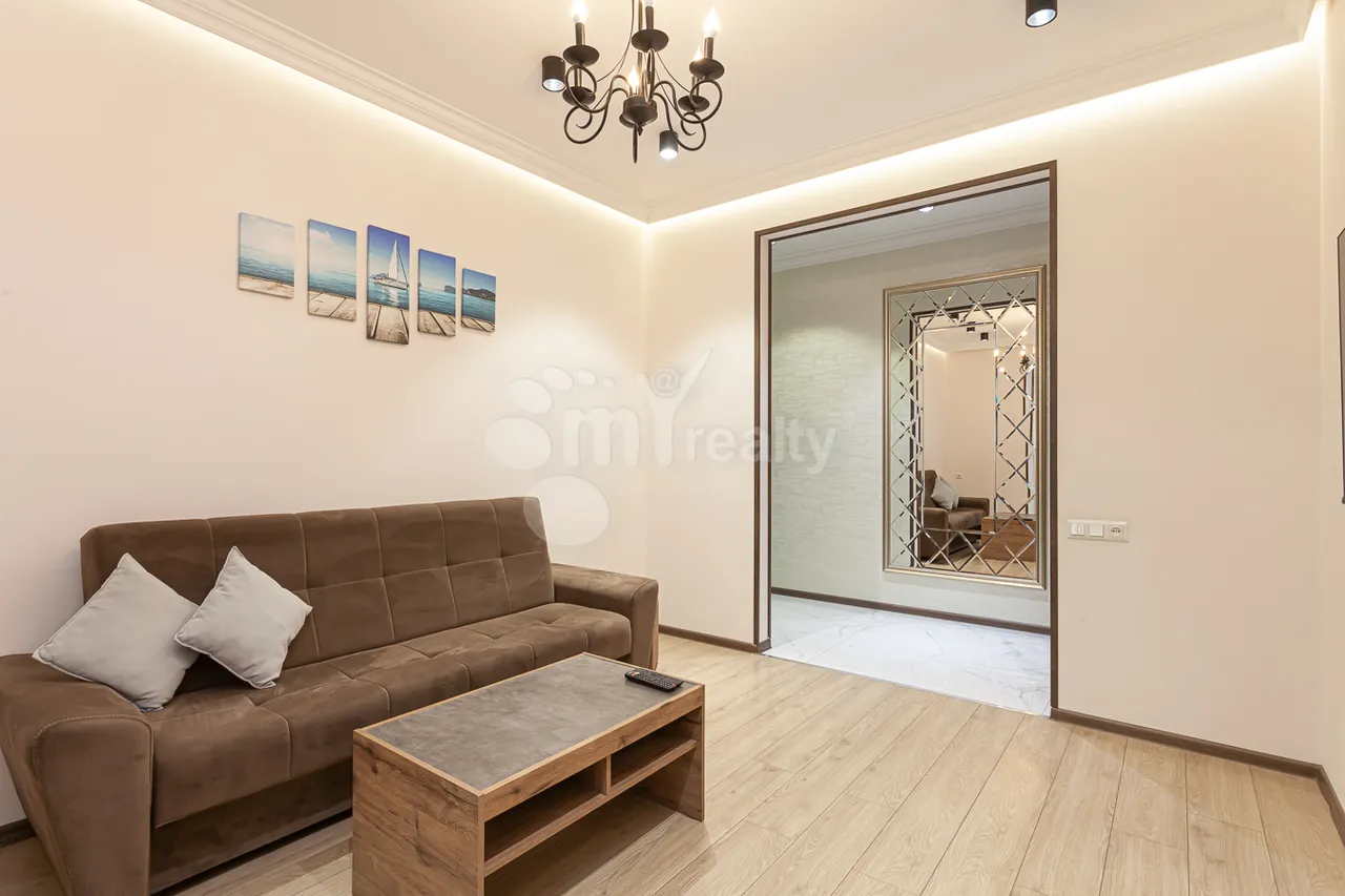 3 bedroom apartment for rent Saryan St, Center Yerevan, 160473