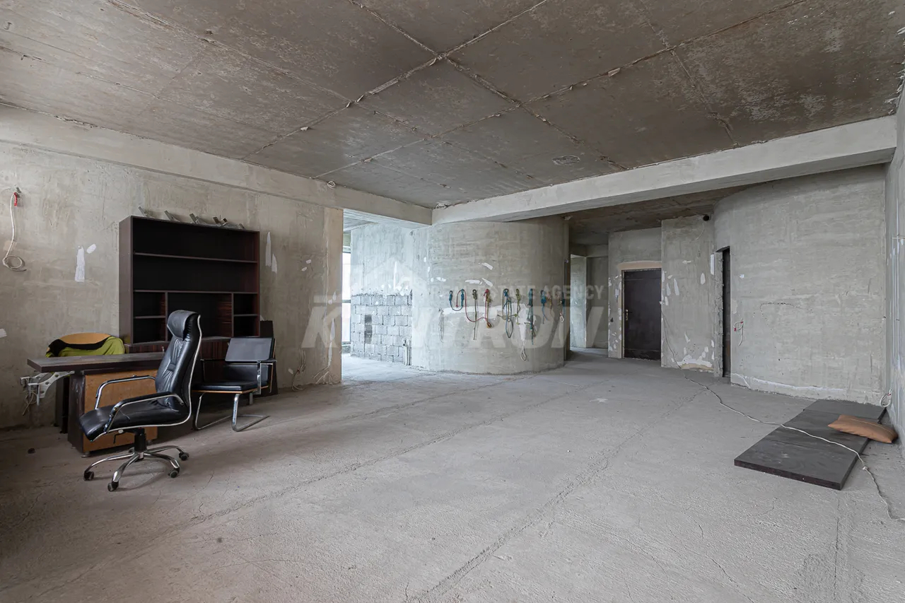 4 սենյականոց բնակարան  Ծիծեռնակաբերդի խճուղի, Կենտրոն Երևան, 159228