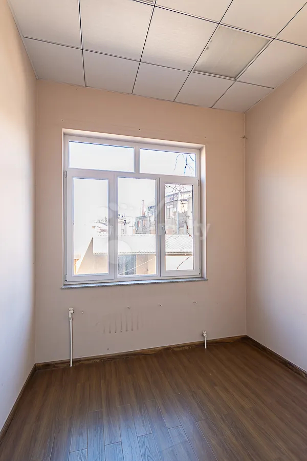 Купить 3 комнатную квартиру Паронян ул, Центр Ереван, 159744