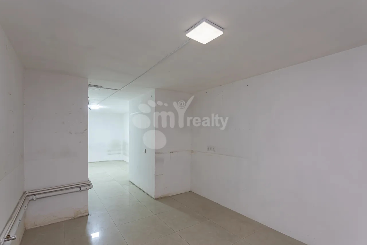 Commercial property for rent Vardanants St, Center Yerevan, 159999