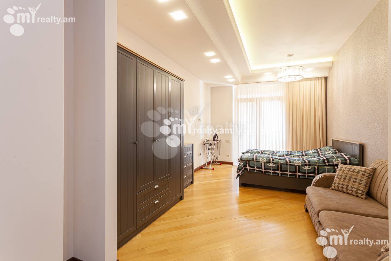 3 bedroom apartment for rent Yekmalyan St, Center Yerevan, 154623