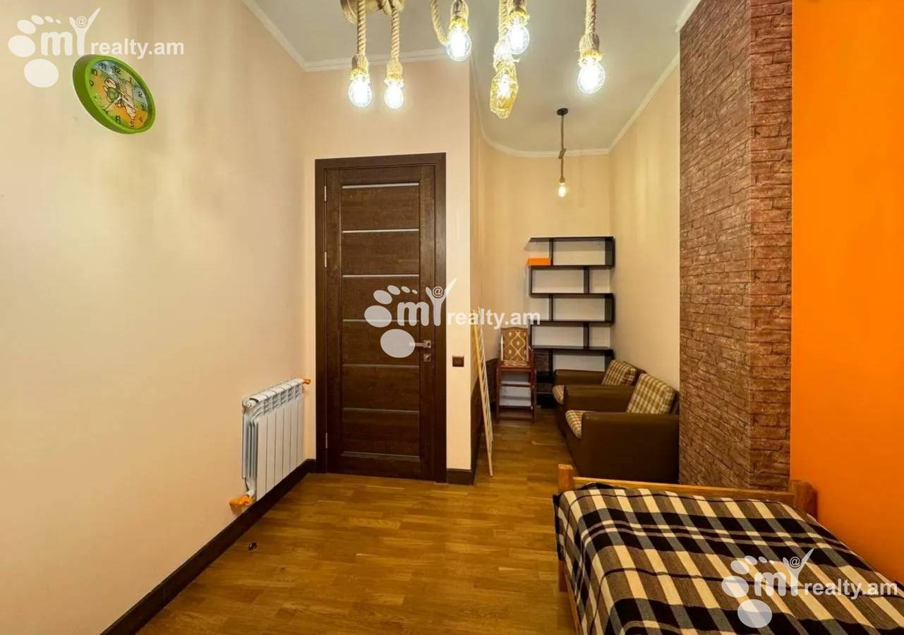 3 bedroom apartment for sale خیابان گِریبودوف, عربگیر ایروان, 158122