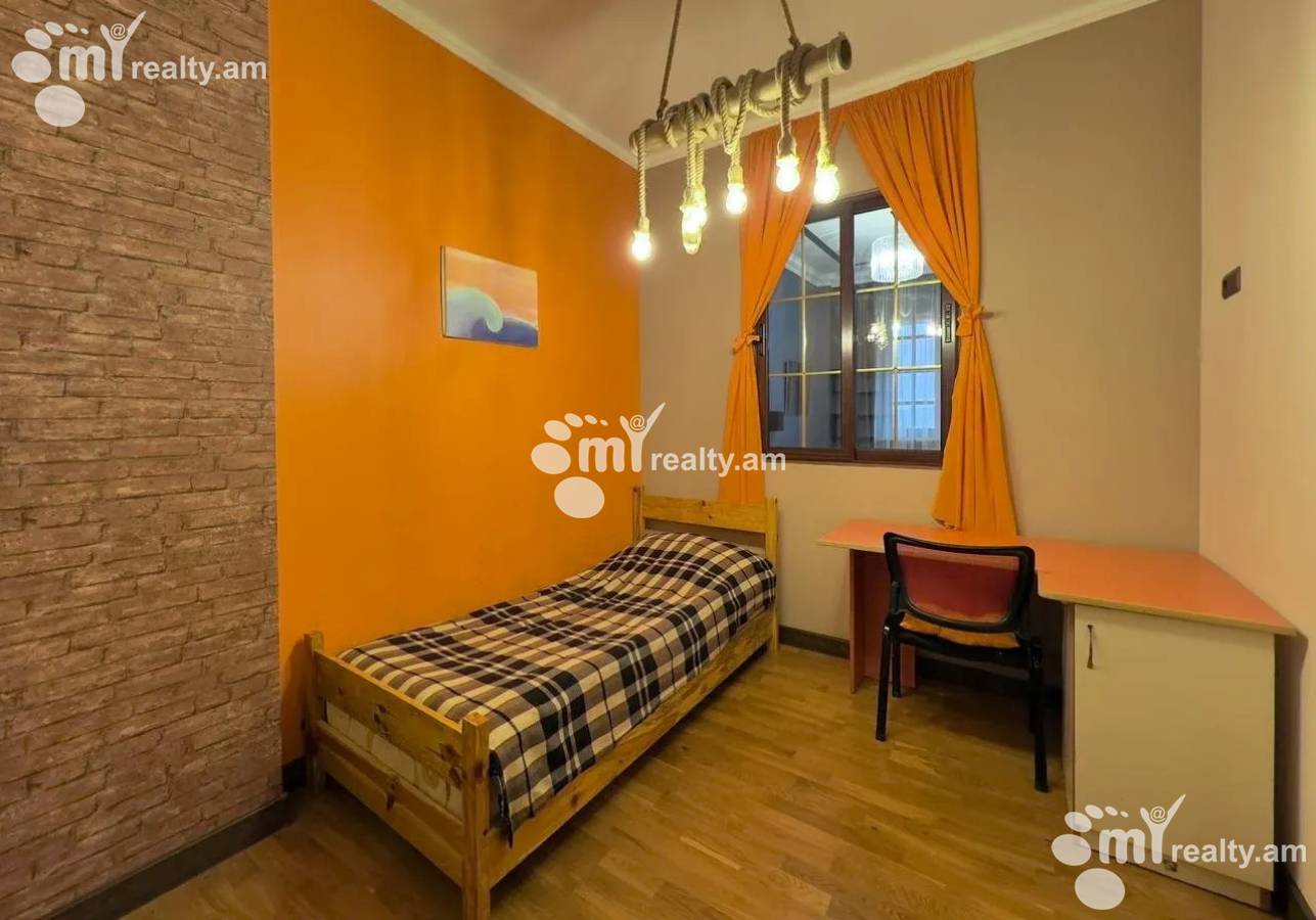 3 bedroom apartment for sale خیابان گِریبودوف, عربگیر ایروان, 158122