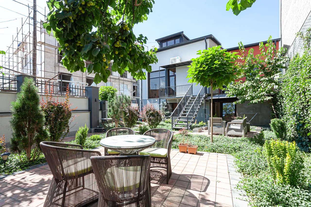 House for sale Fizkulturnikner St, Center Yerevan, 157325