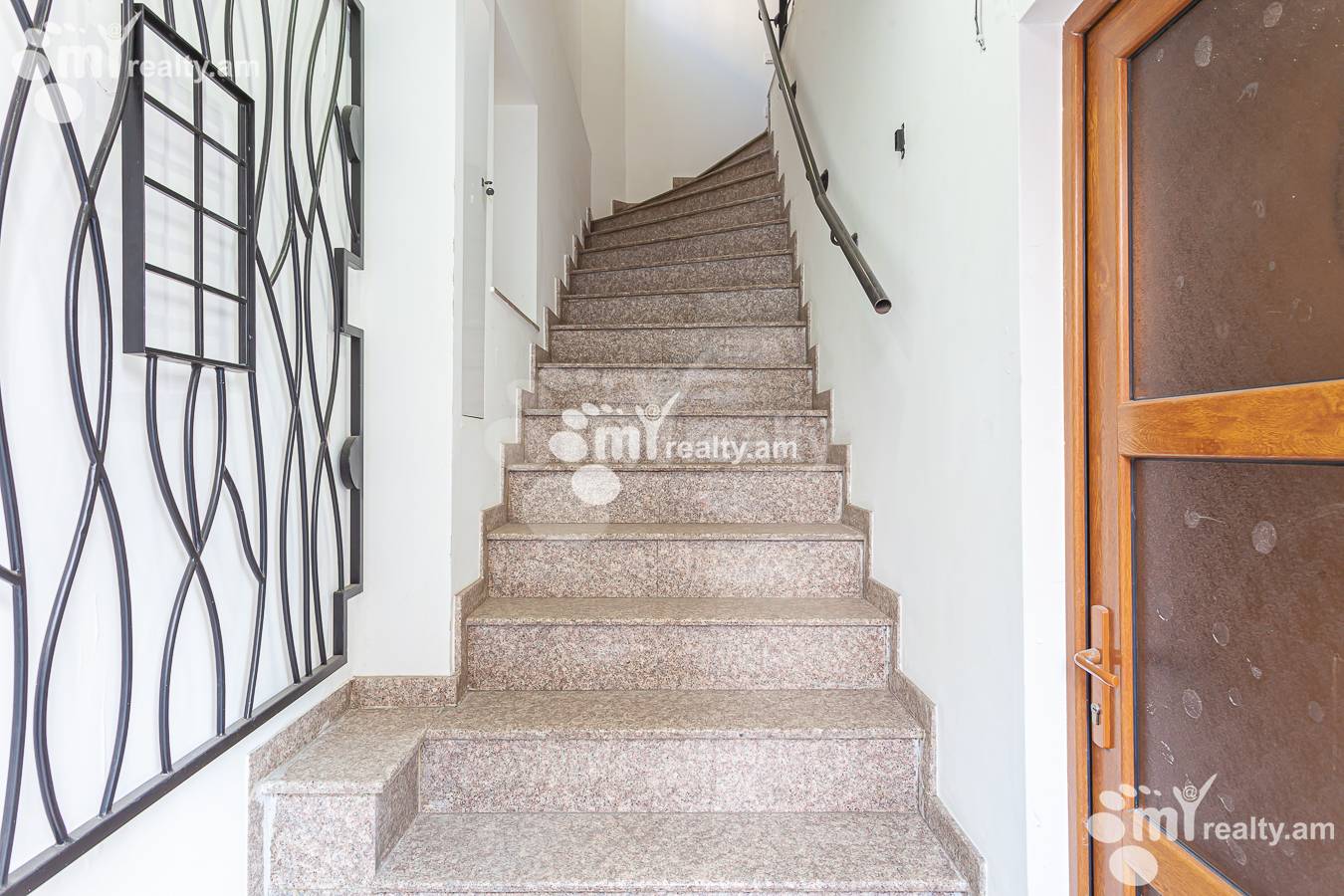 Снять коммерческoе помещение Амбардзумян ул, Арабкир Ереван, 147519