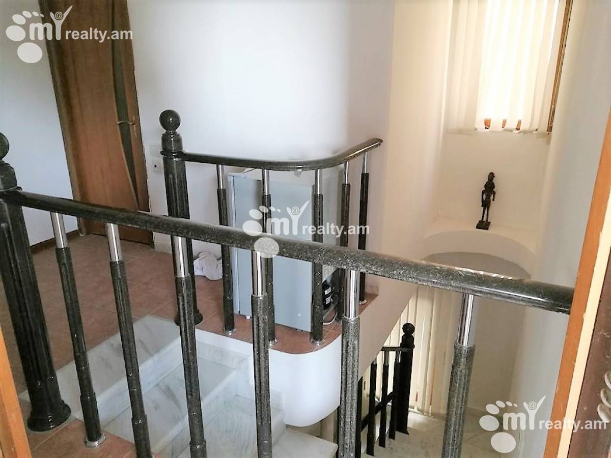 4 bedroom apartment for rent Ghazar Parpetsi St, Center Yerevan, 124054