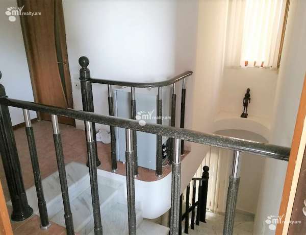 4-bedroom/apartment-for-rent/Ghazar+Parpetsi+St/Center/Yerevan