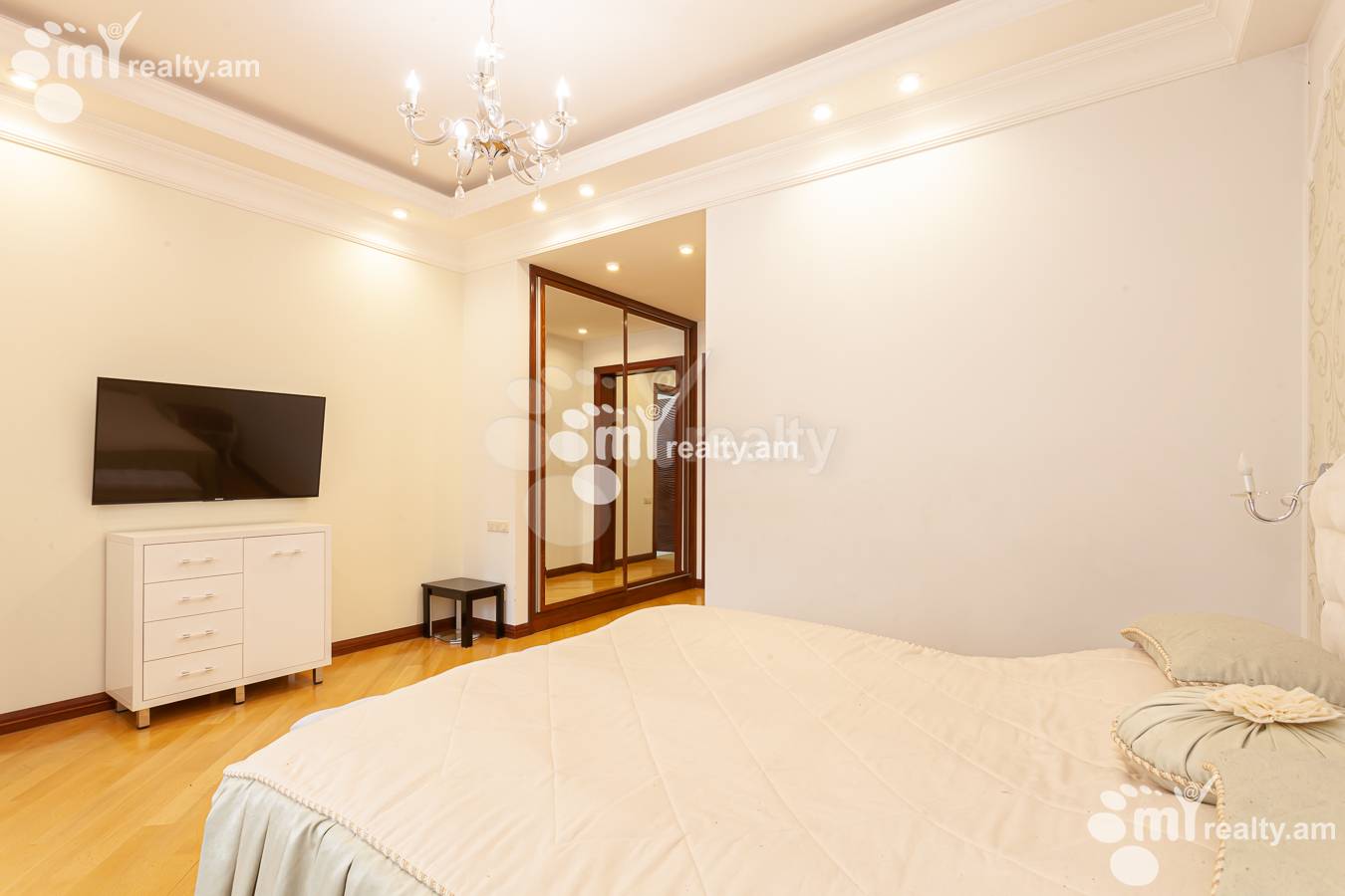 3 bedroom apartment for rent Yekmalyan St, Center Yerevan, 154623