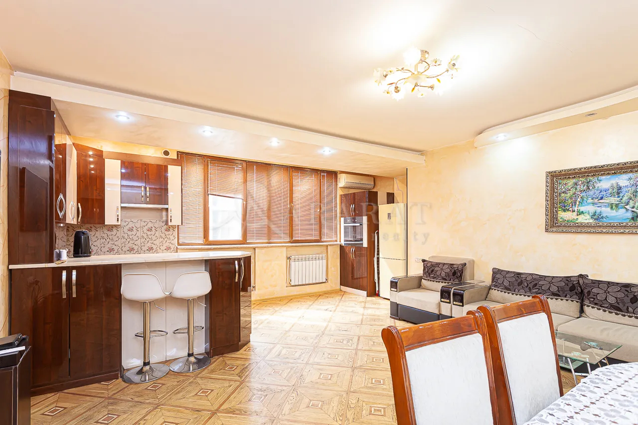 Снять 2 комнатную квартиру Саят-Нова пр, Центр Ереван, 158460