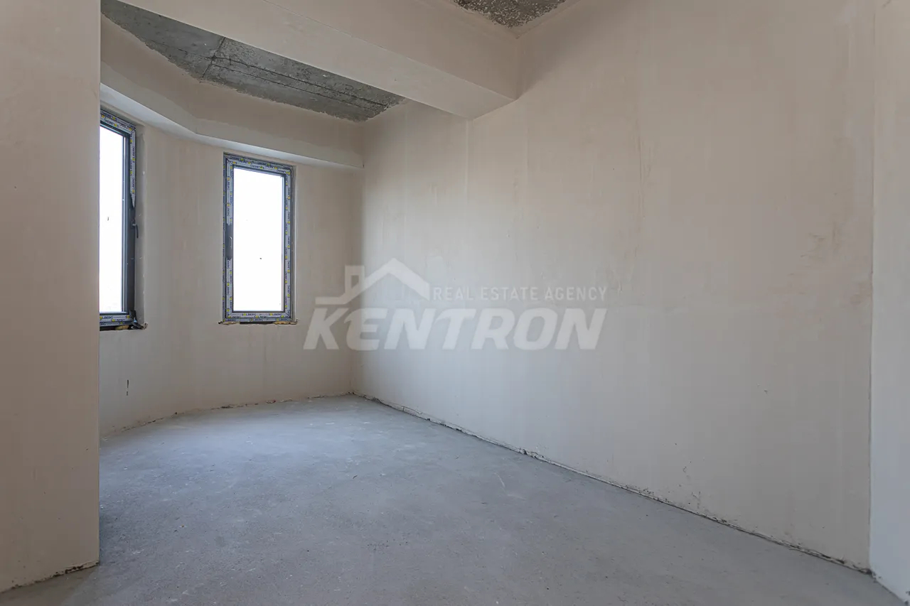 4 bedroom apartment for sale خیابان گِریبودوف, عربگیر ایروان, 157645