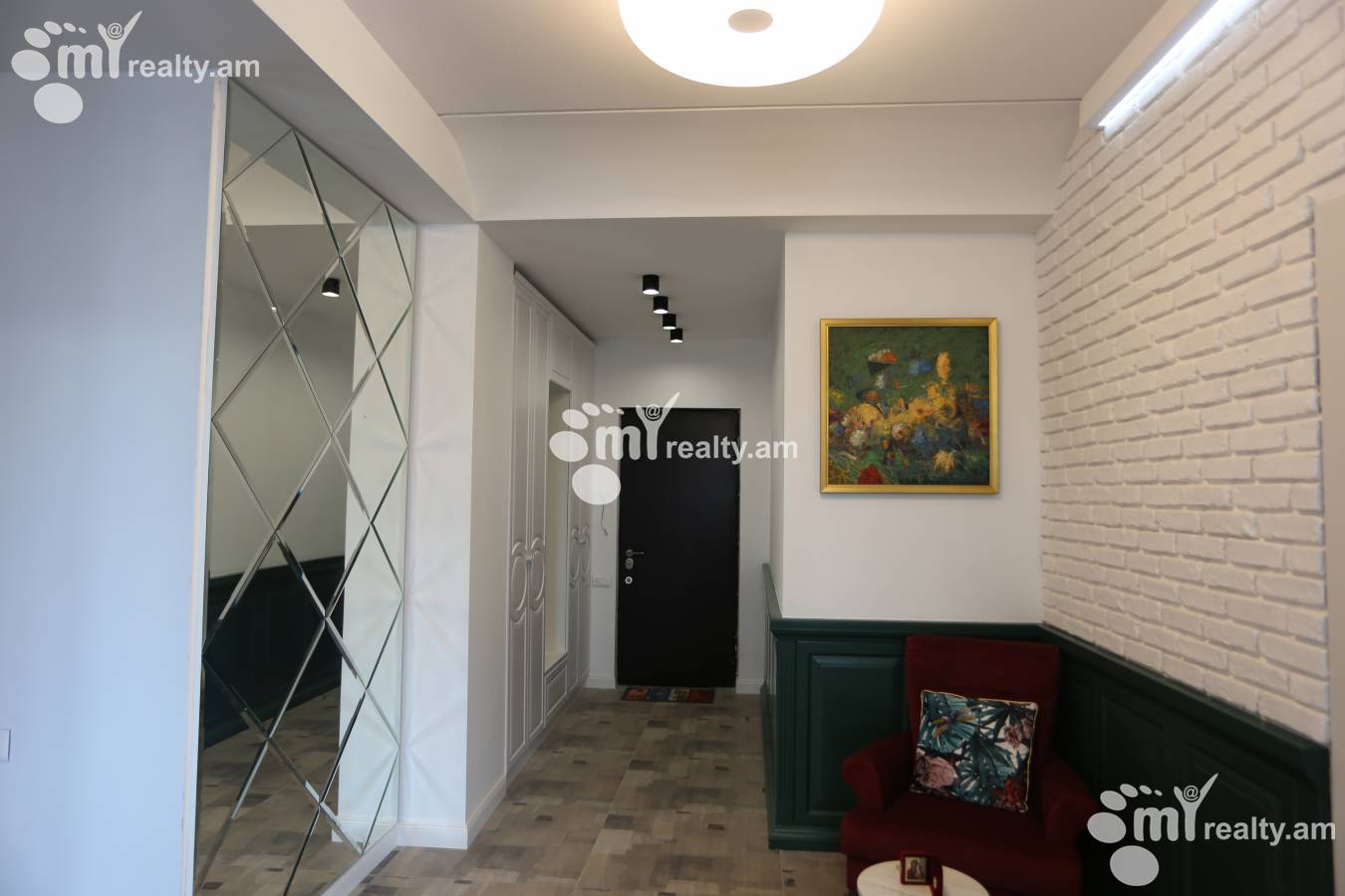 Купить 2 комнатную квартиру Бузанд ул, Центр Ереван, 142418