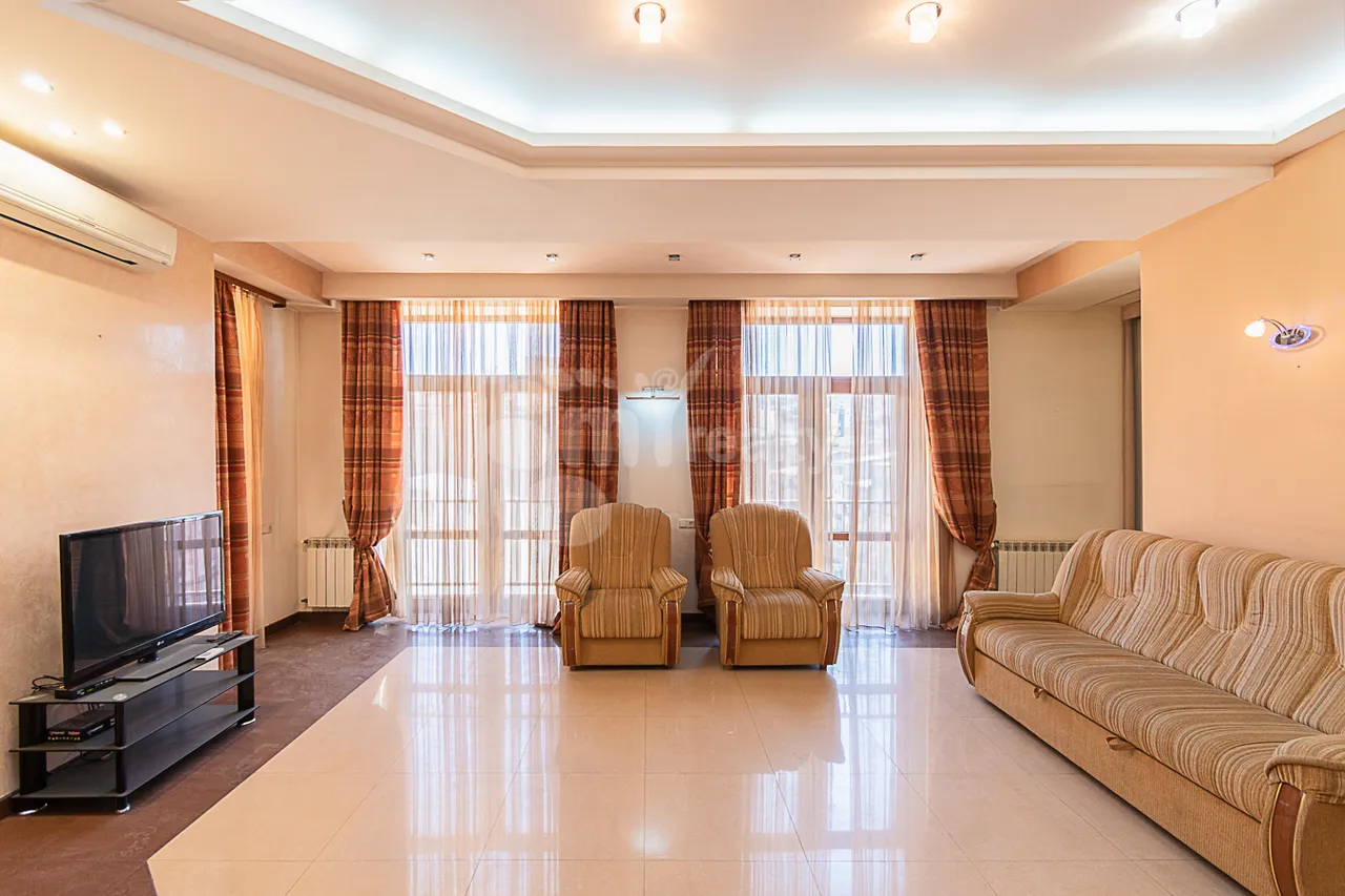 3 bedroom apartment for rent Sarmen St, Center Yerevan, 159736
