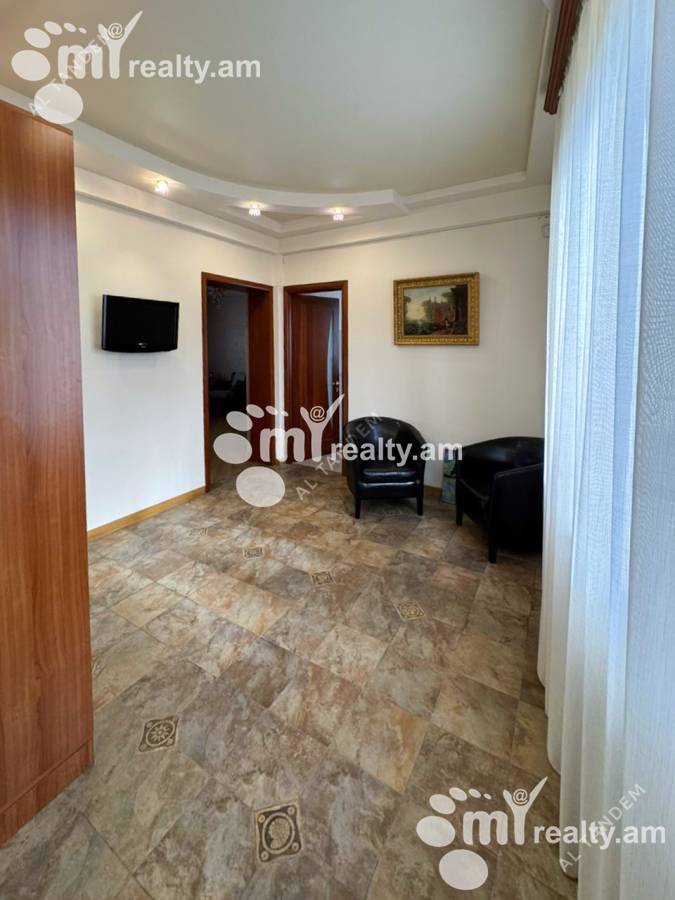 3 սենյականոց բնակարան  Սարյան փող, Կենտրոն Երևան, 127177