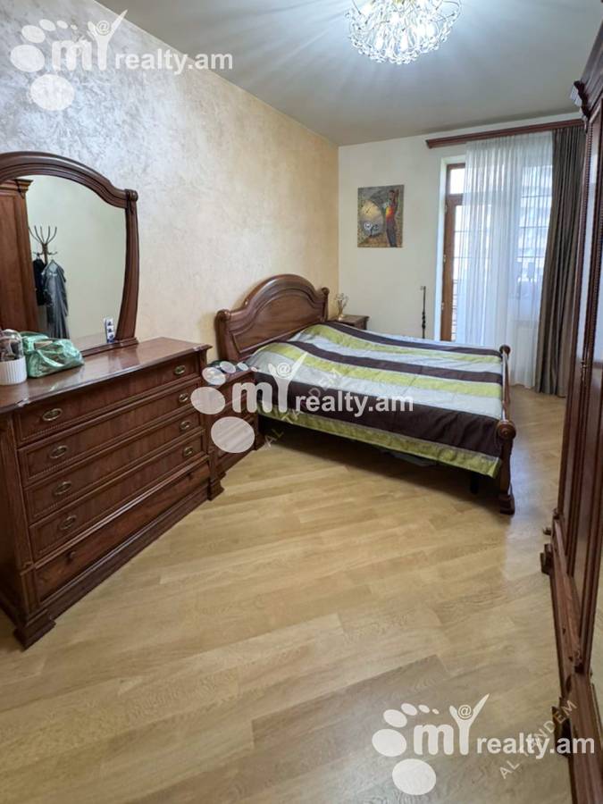 3 սենյականոց բնակարան  Սարյան փող, Կենտրոն Երևան, 127177