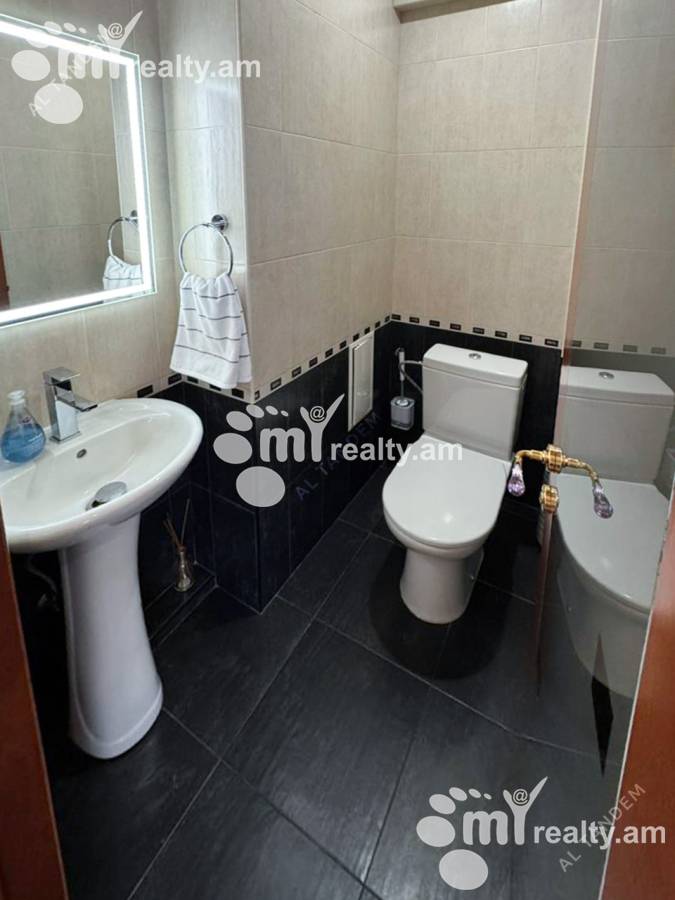 3 սենյականոց բնակարան  Սարյան փող, Կենտրոն Երևան, 127177